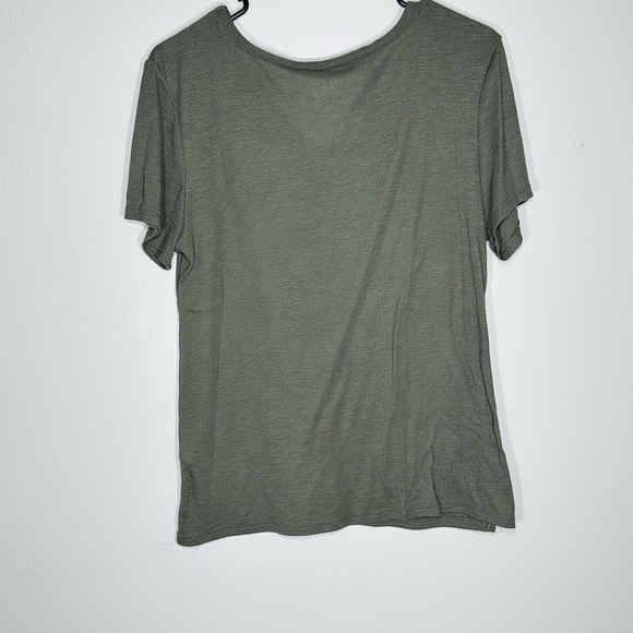 Women’s 24/7 by Maurices Olive Green Short Sleeve Top - Picture 3 of 4
